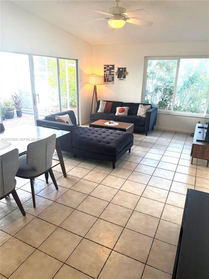 360 B N Lakewood Cir E, Margate, FL 33063 Photo