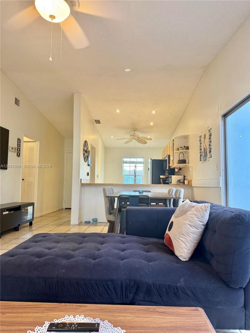 360 B N Lakewood Cir E, Margate, FL 33063 Photo
