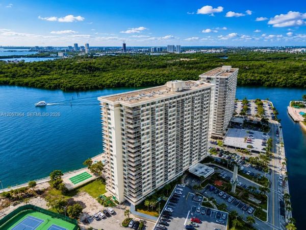 300 Bayview Dr, Unit 807, Sunny Isles Beach, FL 33160