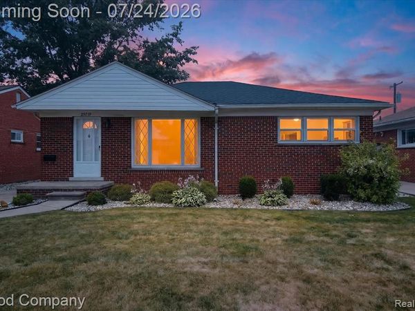 25719 San Rosa Drive, St. Clair Shores, MI 48081