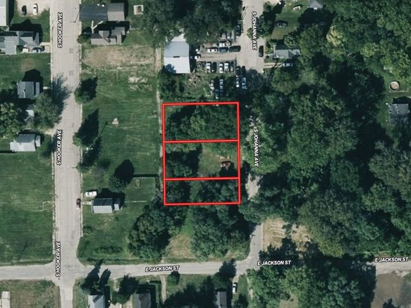 40 S Johanna Avenue , Freeport, IL 61032