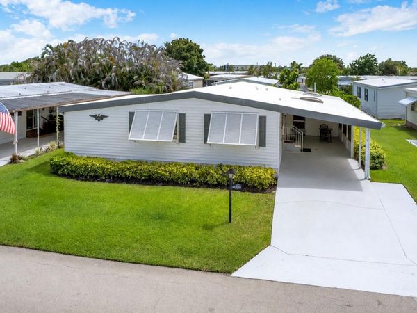 140 NE Pinelake Village Boulevard, Jensen Beach, FL 34957