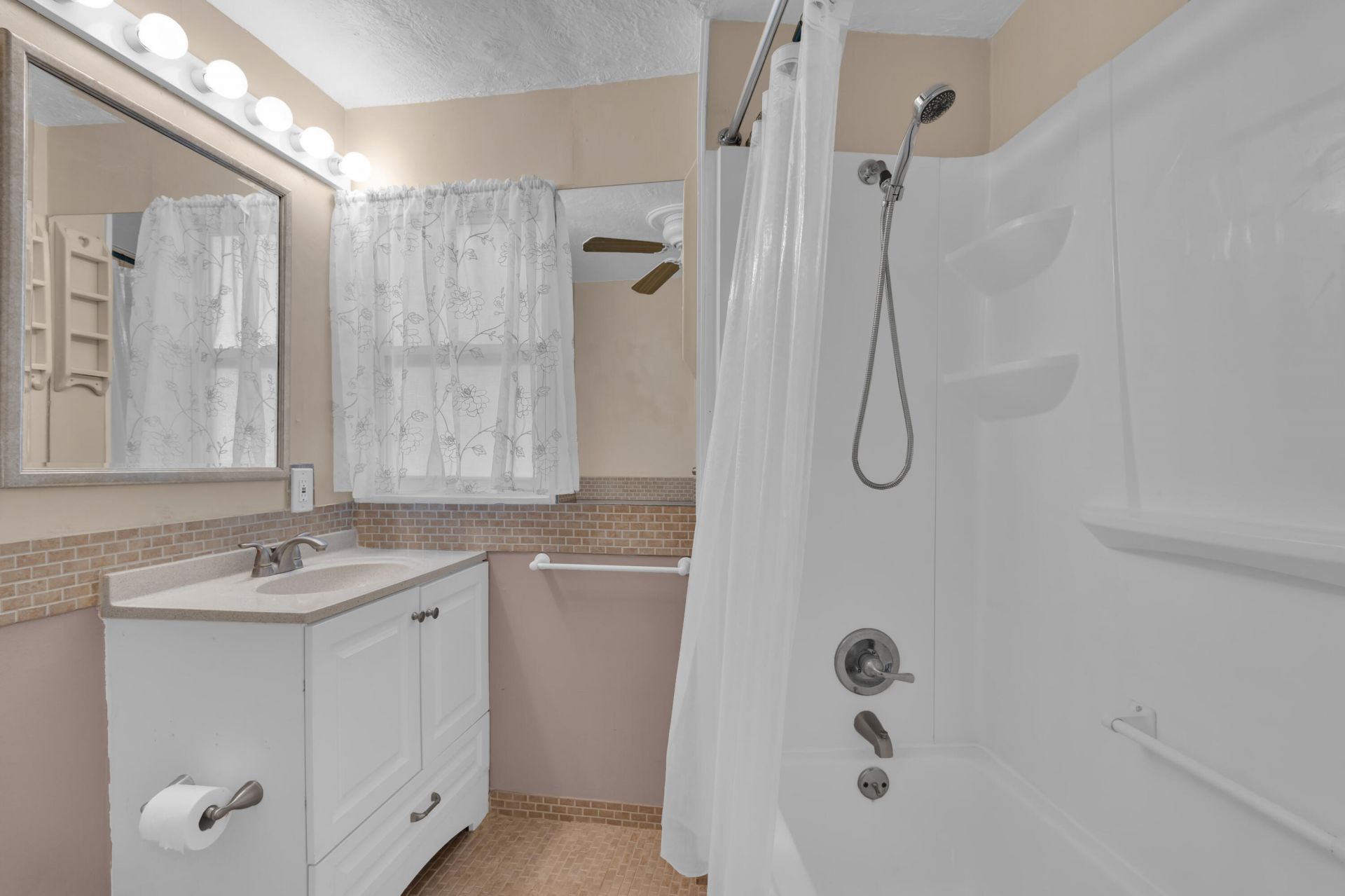140 NE Pinelake Village Boulevard, Jensen Beach, FL 34957 Photo