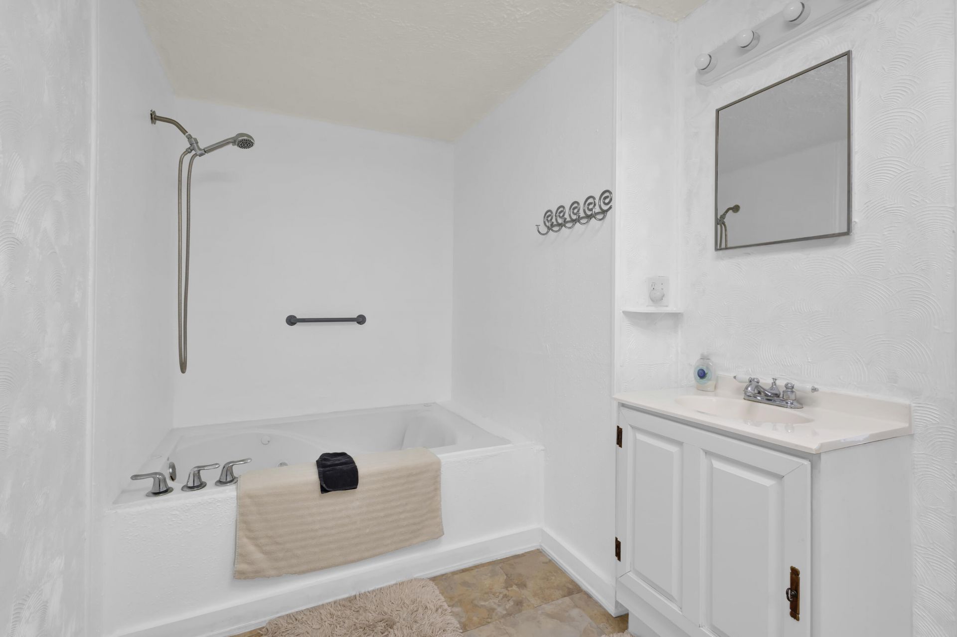 140 NE Pinelake Village Boulevard, Jensen Beach, FL 34957 Photo