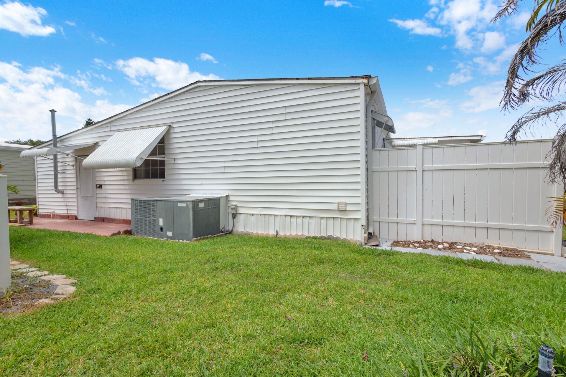 140 NE Pinelake Village Boulevard, Jensen Beach, FL 34957 Photo