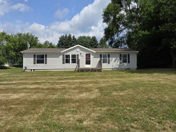 606 Prospect Street W, St Louis, MI 48880