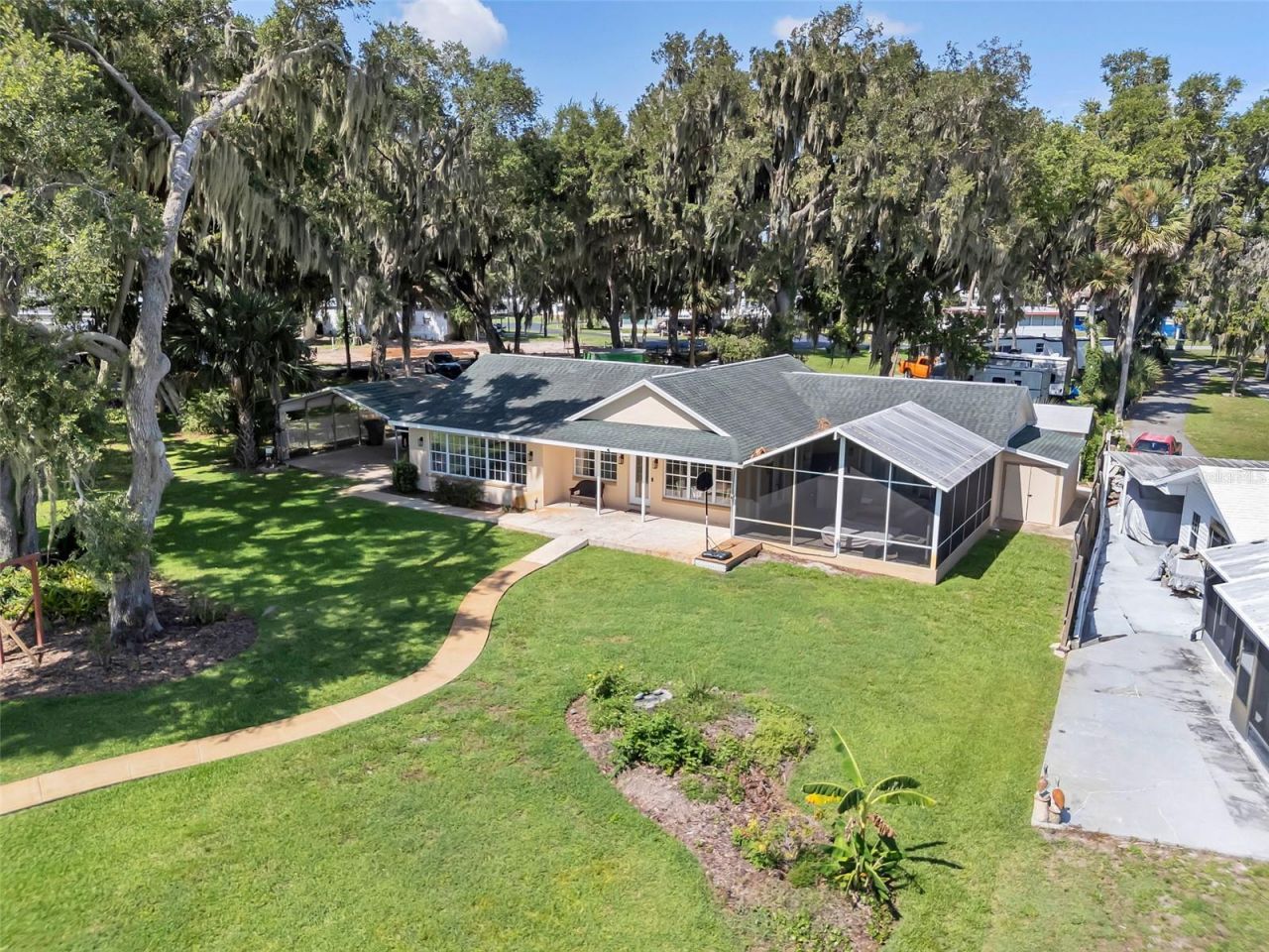 606 N Shore Drive, Leesburg, FL 34748 Photo
