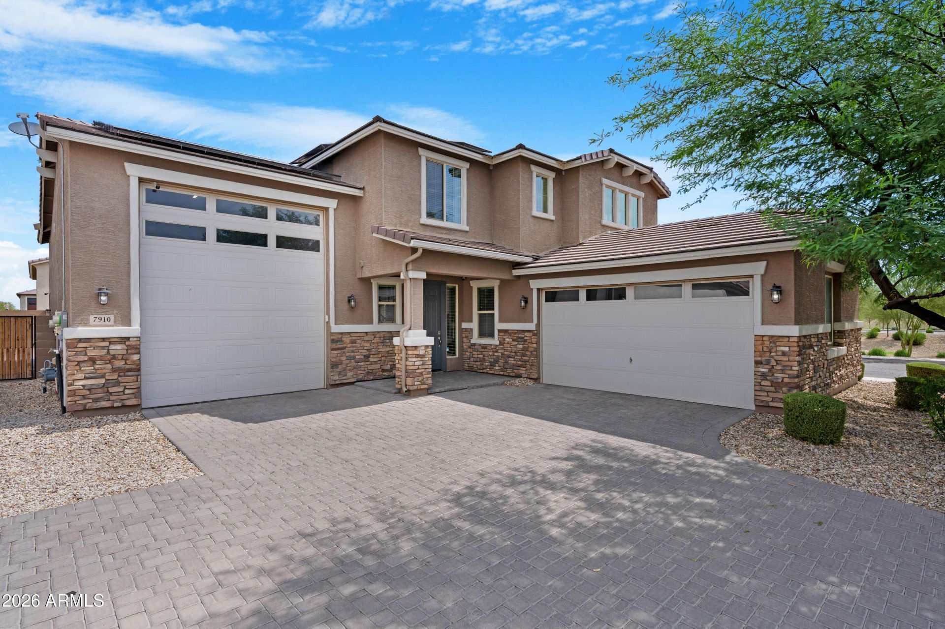 7910 W PUEBLO Avenue, Phoenix, AZ 85043