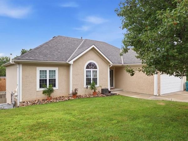 413 Hillbrook Court, Lansing, KS 66043
