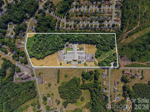 1855 6th Street SE, Hickory, NC 28602