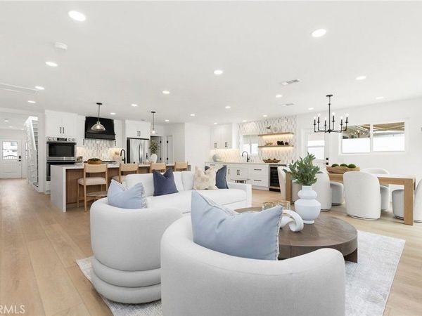 394 Magnolia Street , Costa Mesa, CA 92627