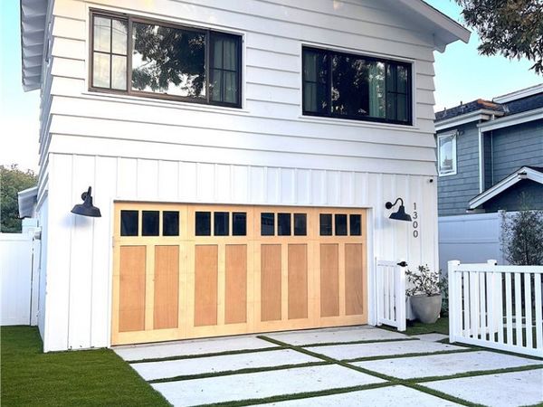 1300 Walnut Avenue, Manhattan Beach, CA 90266