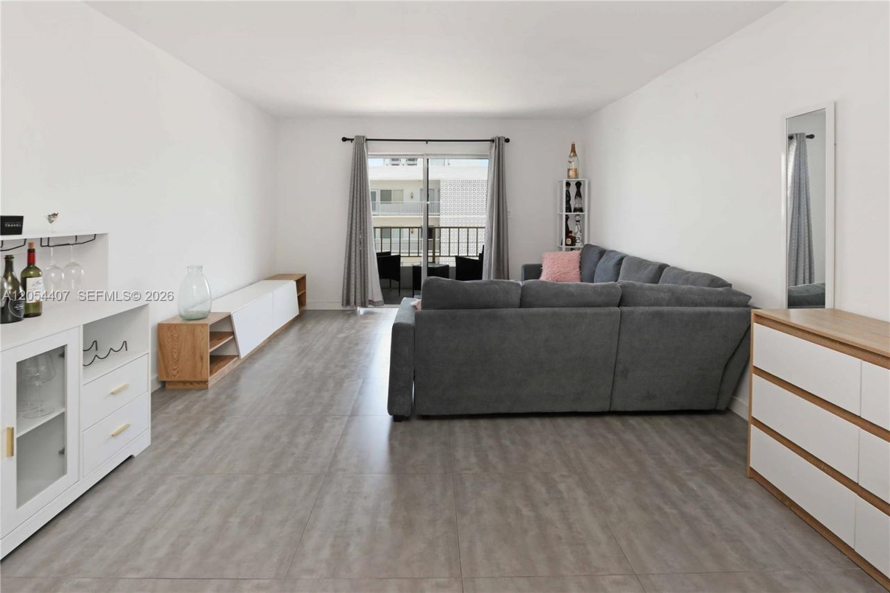 1580 West Ave, Unit 504, Miami Beach, FL 33139 Photo