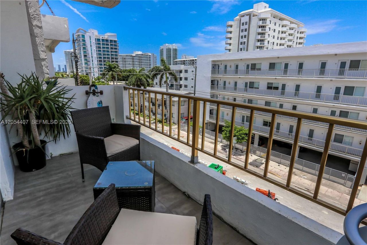 1580 West Ave, Unit 504, Miami Beach, FL 33139 Photo