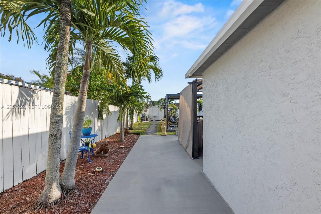 117 SW 6th St , Hallandale Beach, FL 33009 Photo