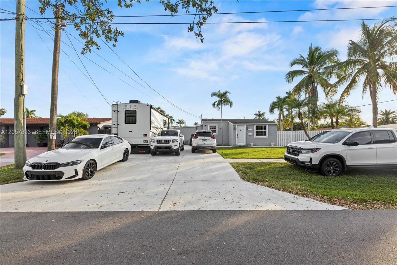 117 SW 6th St , Hallandale Beach, FL 33009 Photo