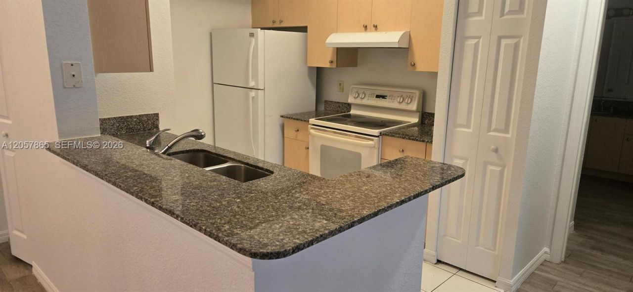 2589 Centergate Dr, Unit 202, Miramar, FL 33025 Photo