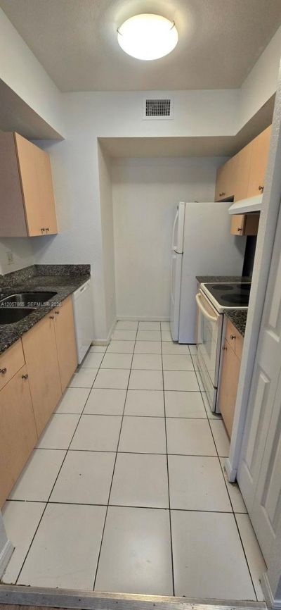 2589 Centergate Dr, Unit 202, Miramar, FL 33025 Photo