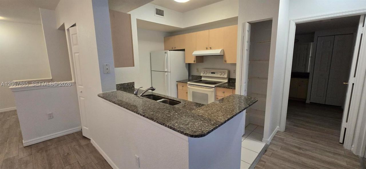 2589 Centergate Dr, Unit 202, Miramar, FL 33025 Photo