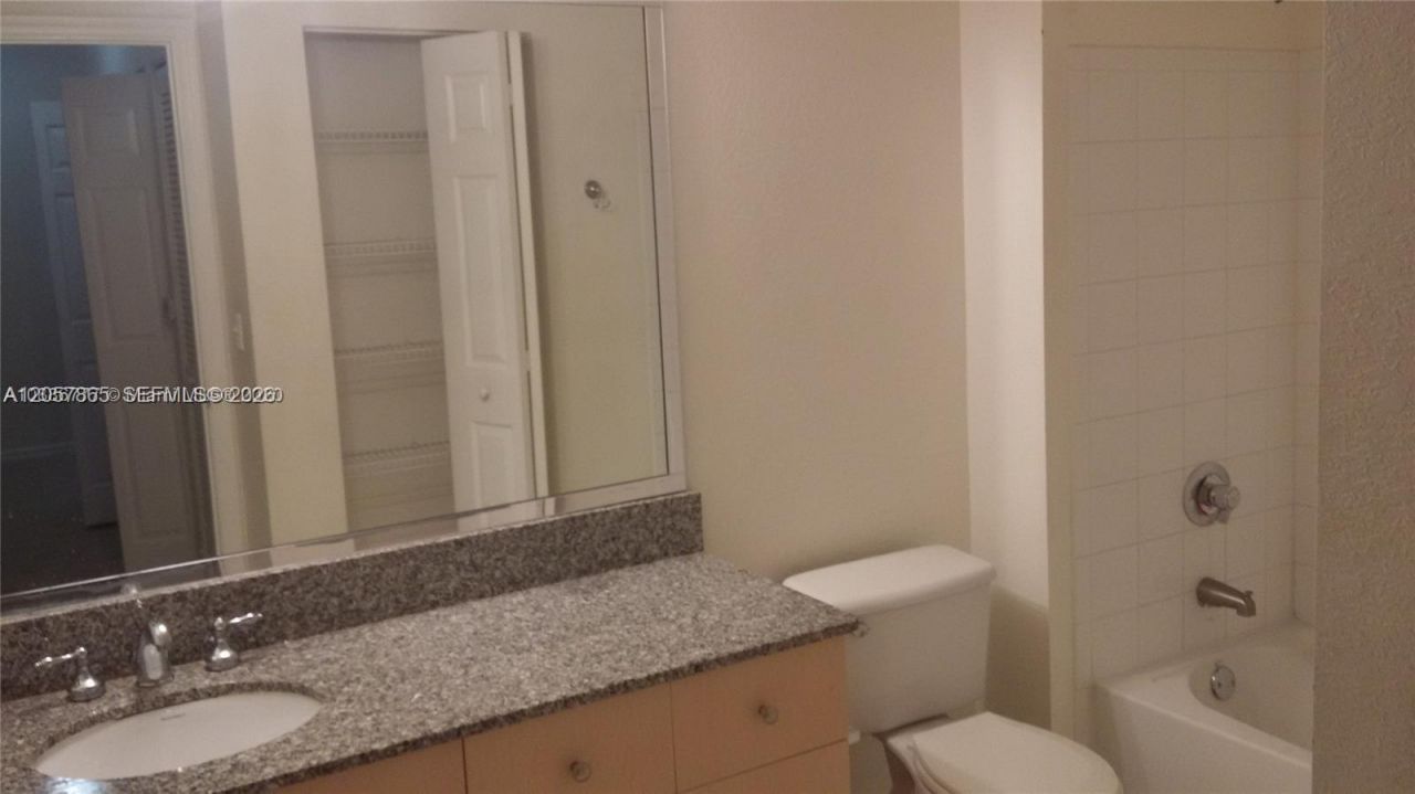 2589 Centergate Dr, Unit 202, Miramar, FL 33025 Photo