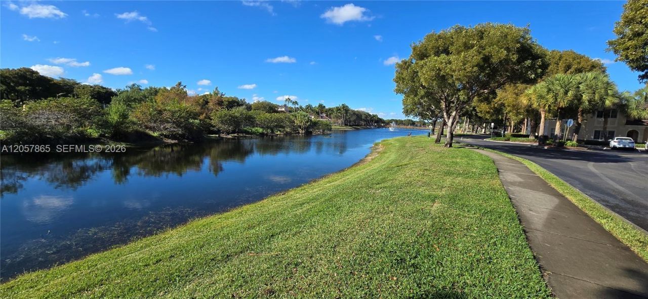 2589 Centergate Dr, Unit 202, Miramar, FL 33025 Photo