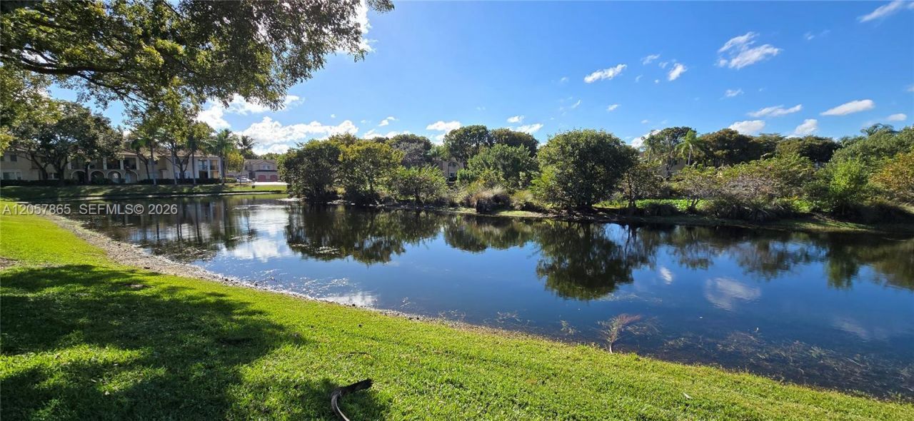 2589 Centergate Dr, Unit 202, Miramar, FL 33025 Photo