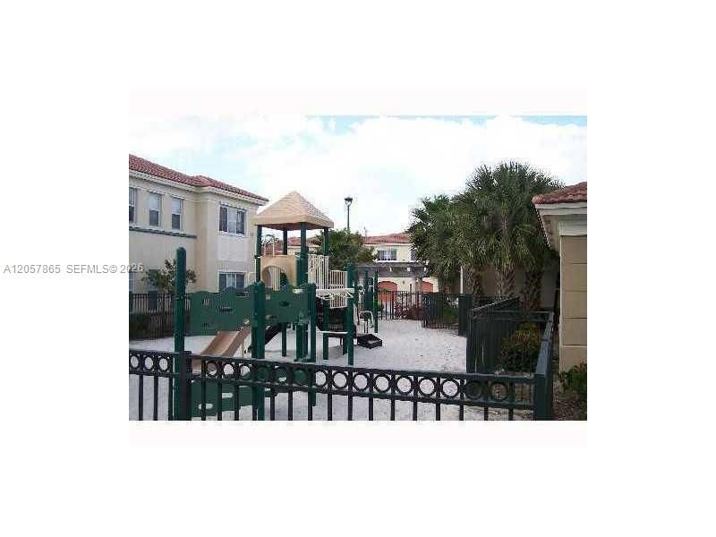 2589 Centergate Dr, Unit 202, Miramar, FL 33025 Photo