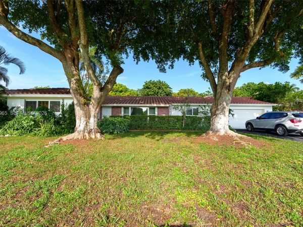 740 Ridgewood Ln , Plantation, FL 33317