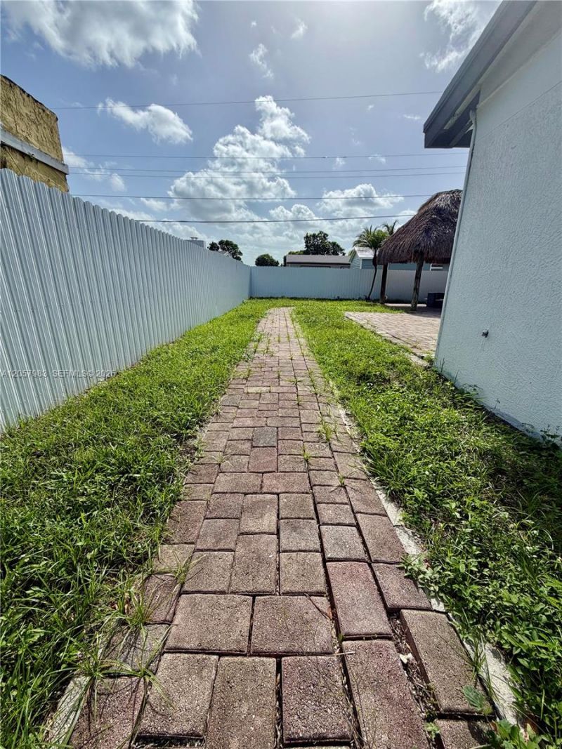19730 NW 3rd Ct, Miami Gardens, FL 33169 Photo