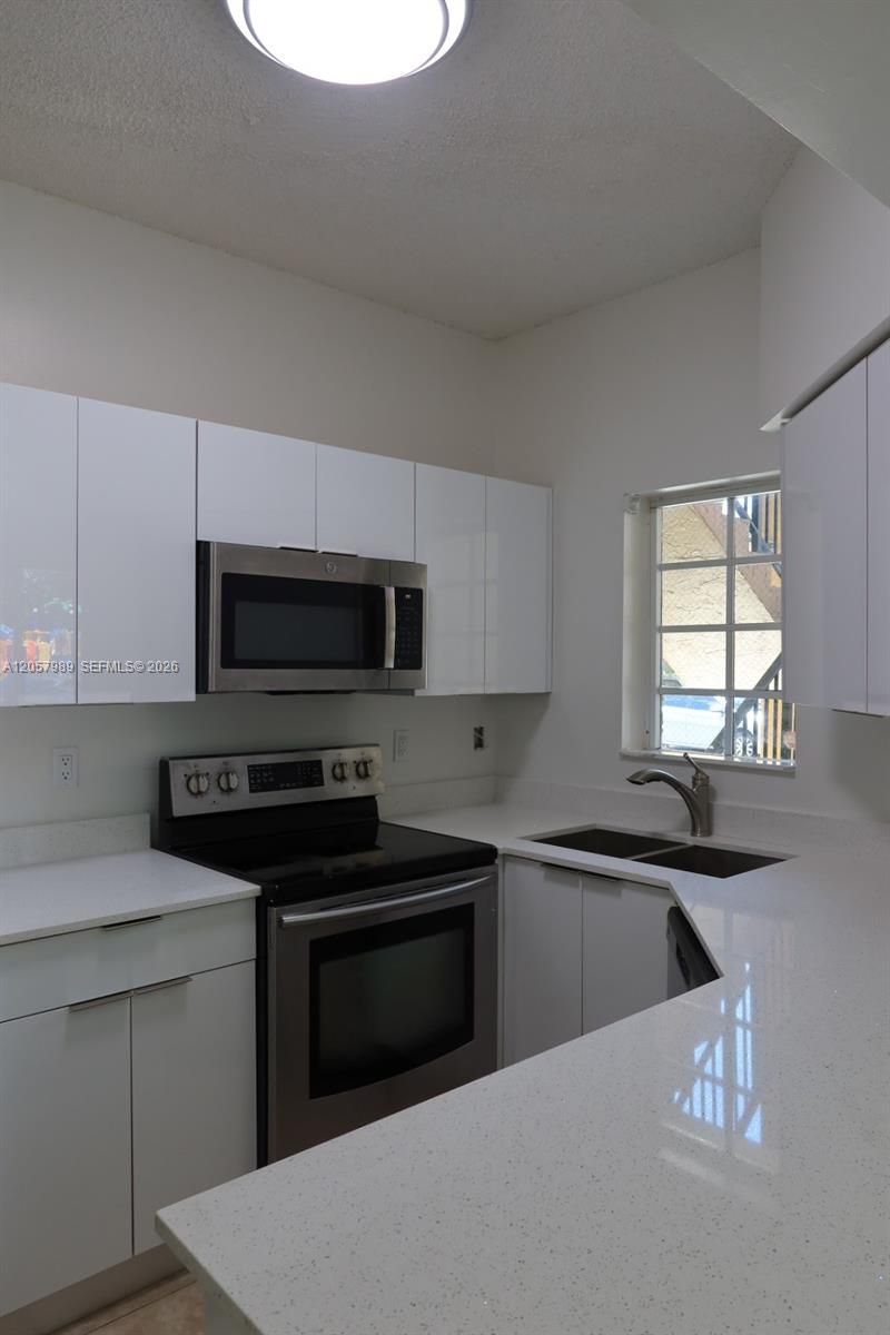 18340 NW 68th Ave , Unit A, Hialeah, FL 33015 Photo