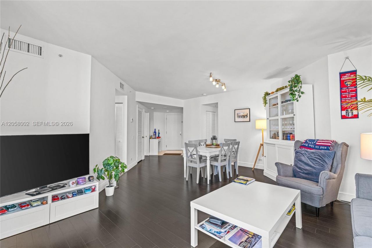 701 Brickell Key Blvd, Unit 604, Miami, FL 33131 Photo