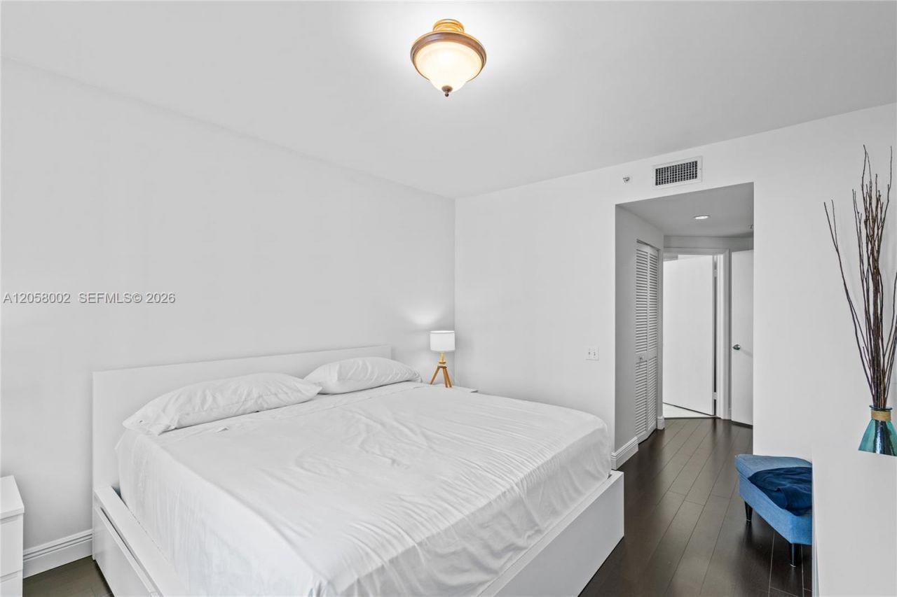 701 Brickell Key Blvd, Unit 604, Miami, FL 33131 Photo