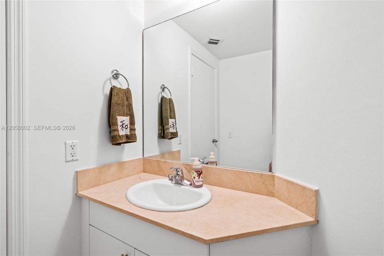 701 Brickell Key Blvd, Unit 604, Miami, FL 33131 Photo