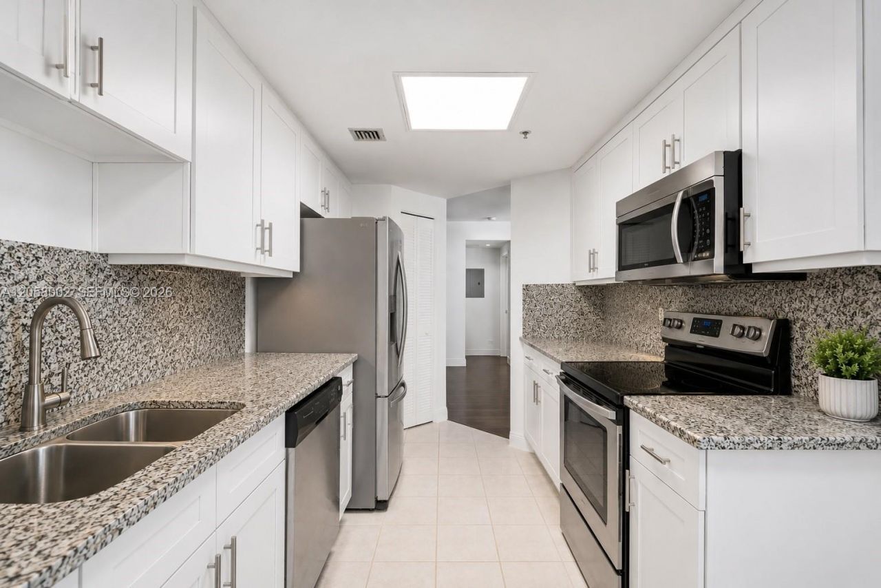 701 Brickell Key Blvd, Unit 604, Miami, FL 33131 Photo