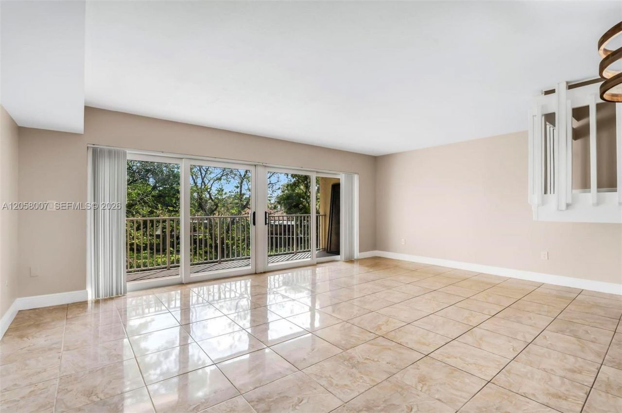 9937 NW 9th St Cir , Unit 12-19, Miami, FL 33172 Photo