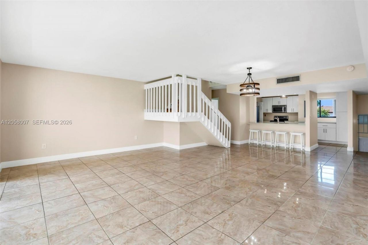 9937 NW 9th St Cir , Unit 12-19, Miami, FL 33172 Photo