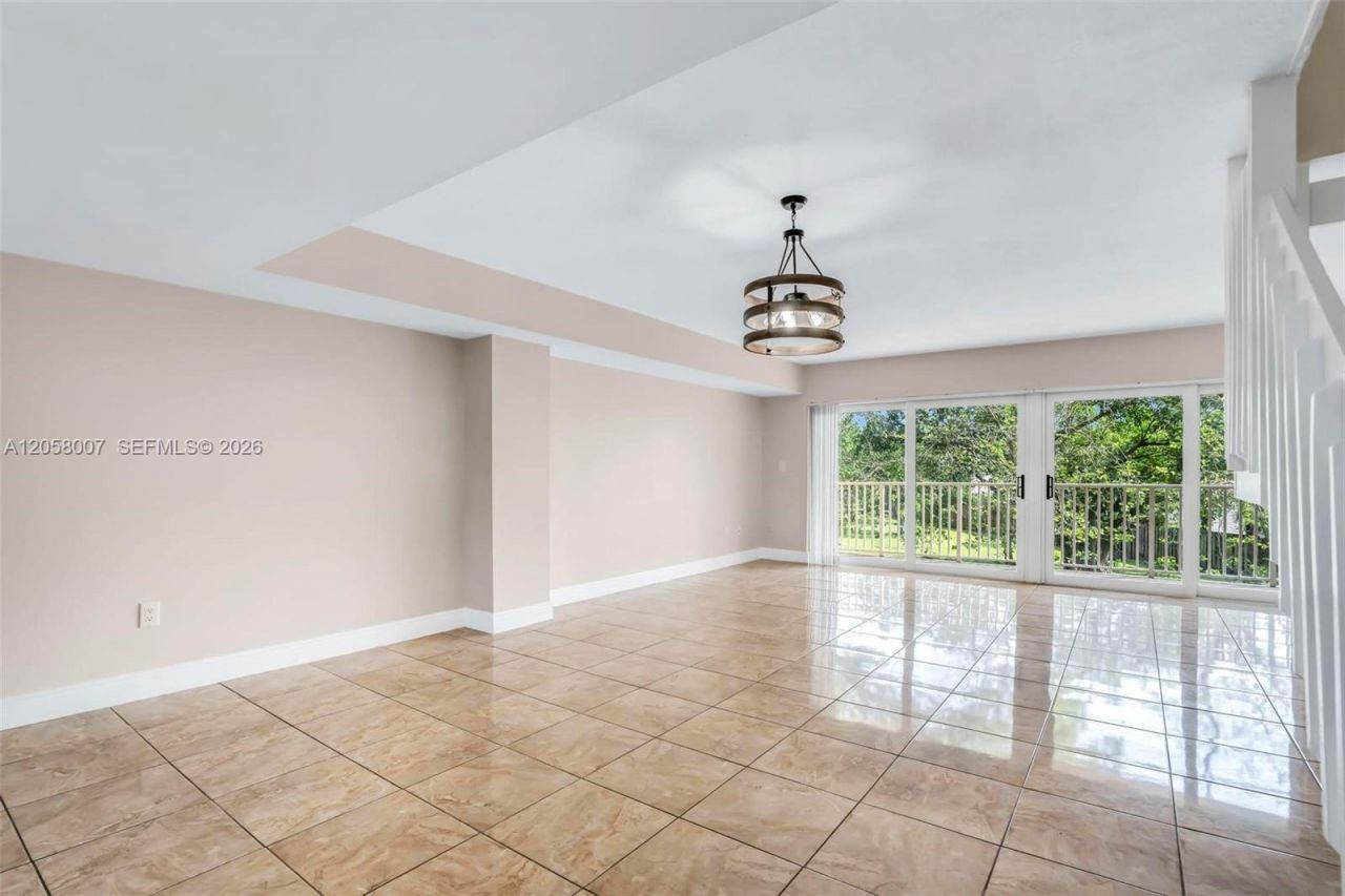 9937 NW 9th St Cir , Unit 12-19, Miami, FL 33172 Photo