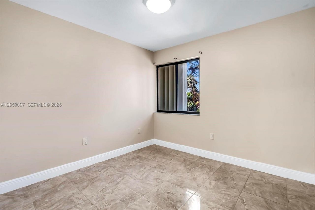 9937 NW 9th St Cir , Unit 12-19, Miami, FL 33172 Photo