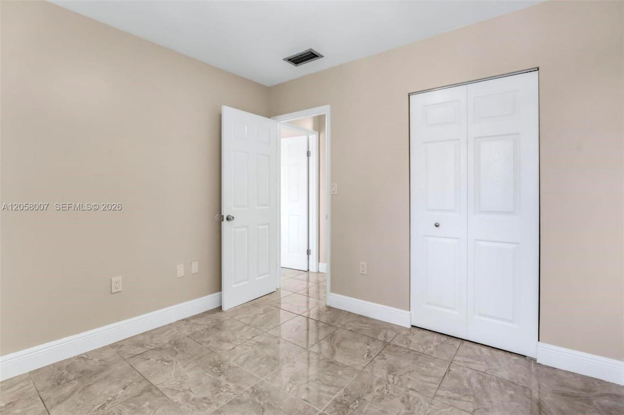 9937 NW 9th St Cir , Unit 12-19, Miami, FL 33172 Photo