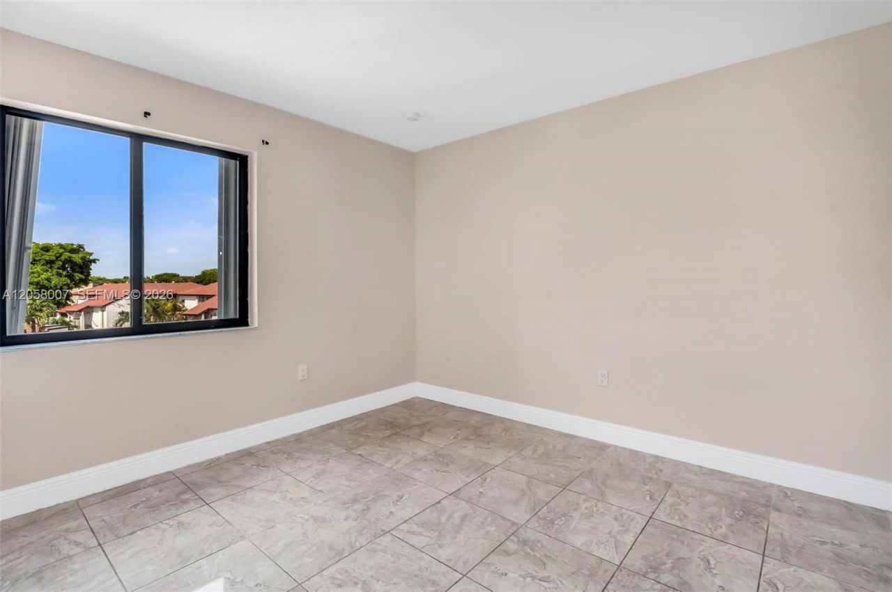 9937 NW 9th St Cir , Unit 12-19, Miami, FL 33172 Photo