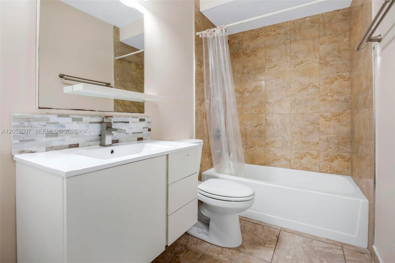 9937 NW 9th St Cir , Unit 12-19, Miami, FL 33172 Photo