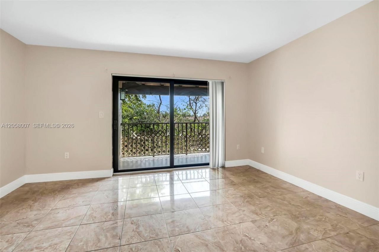 9937 NW 9th St Cir , Unit 12-19, Miami, FL 33172 Photo