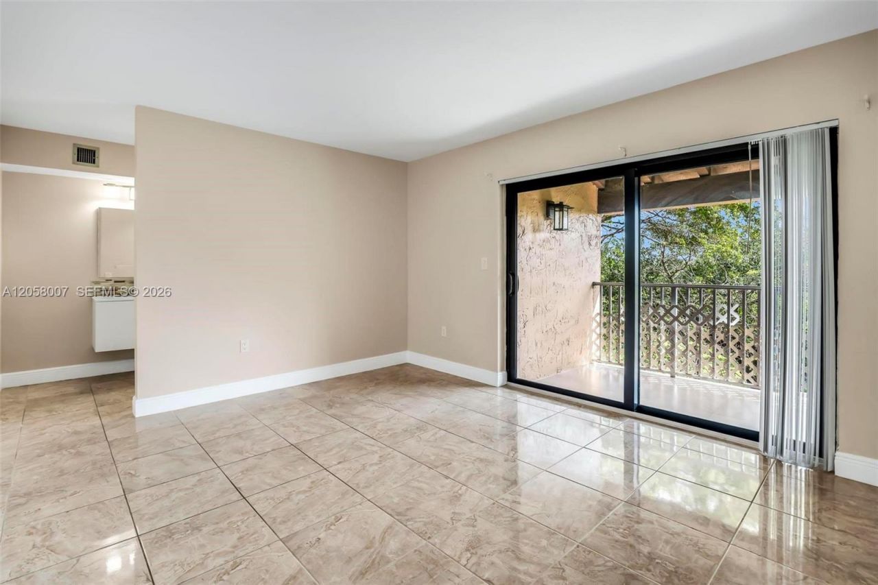 9937 NW 9th St Cir , Unit 12-19, Miami, FL 33172 Photo