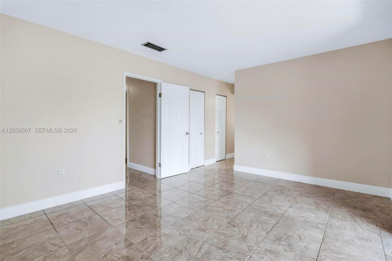 9937 NW 9th St Cir , Unit 12-19, Miami, FL 33172 Photo