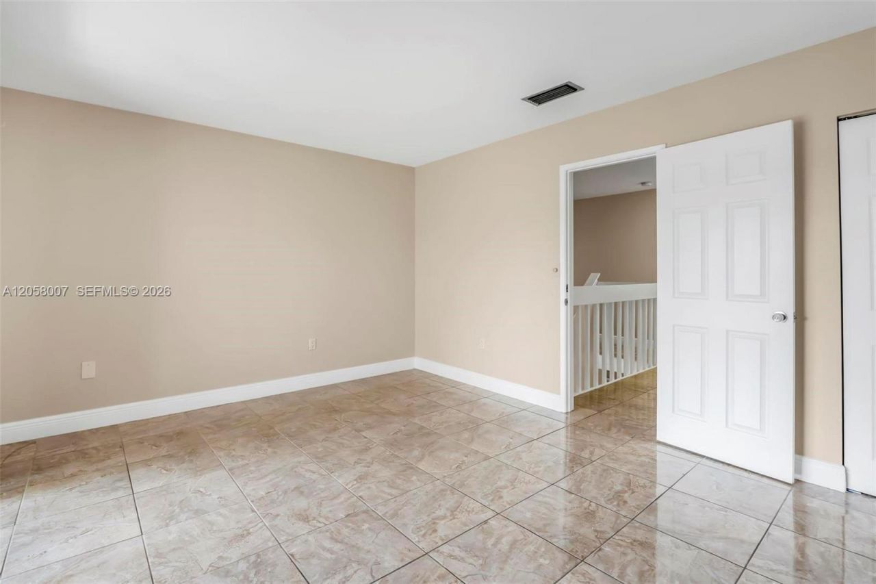 9937 NW 9th St Cir , Unit 12-19, Miami, FL 33172 Photo