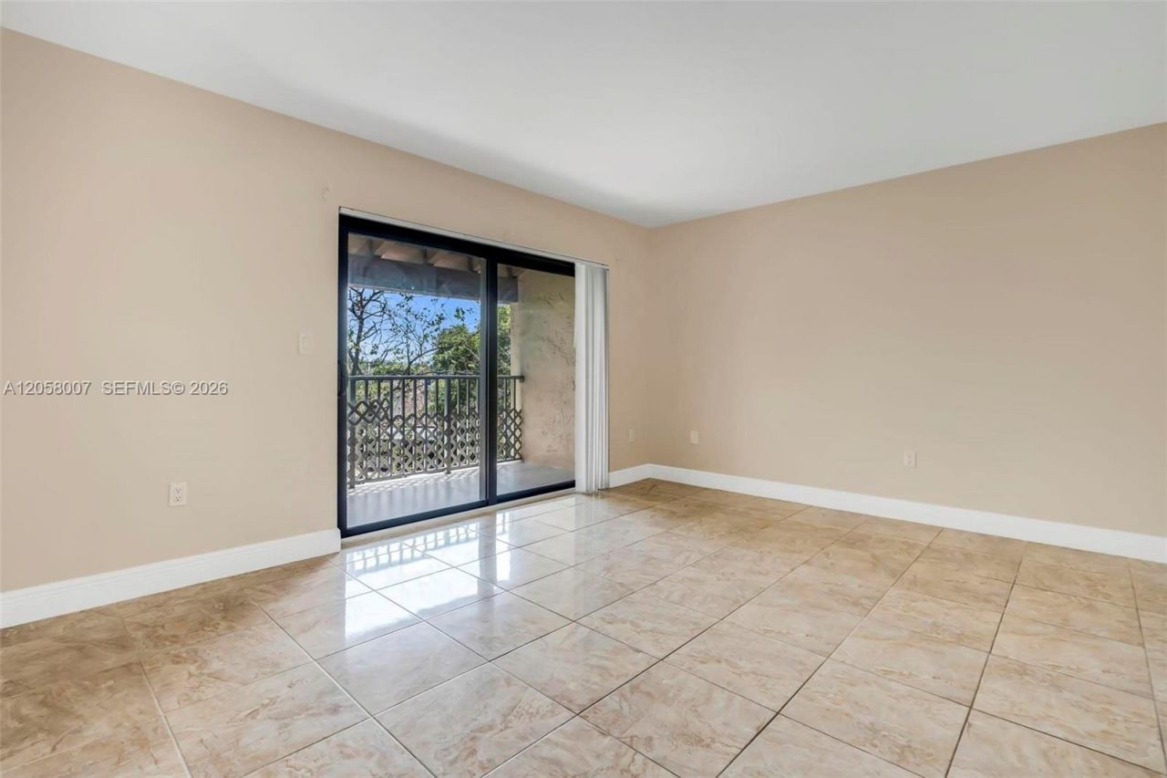 9937 NW 9th St Cir , Unit 12-19, Miami, FL 33172 Photo