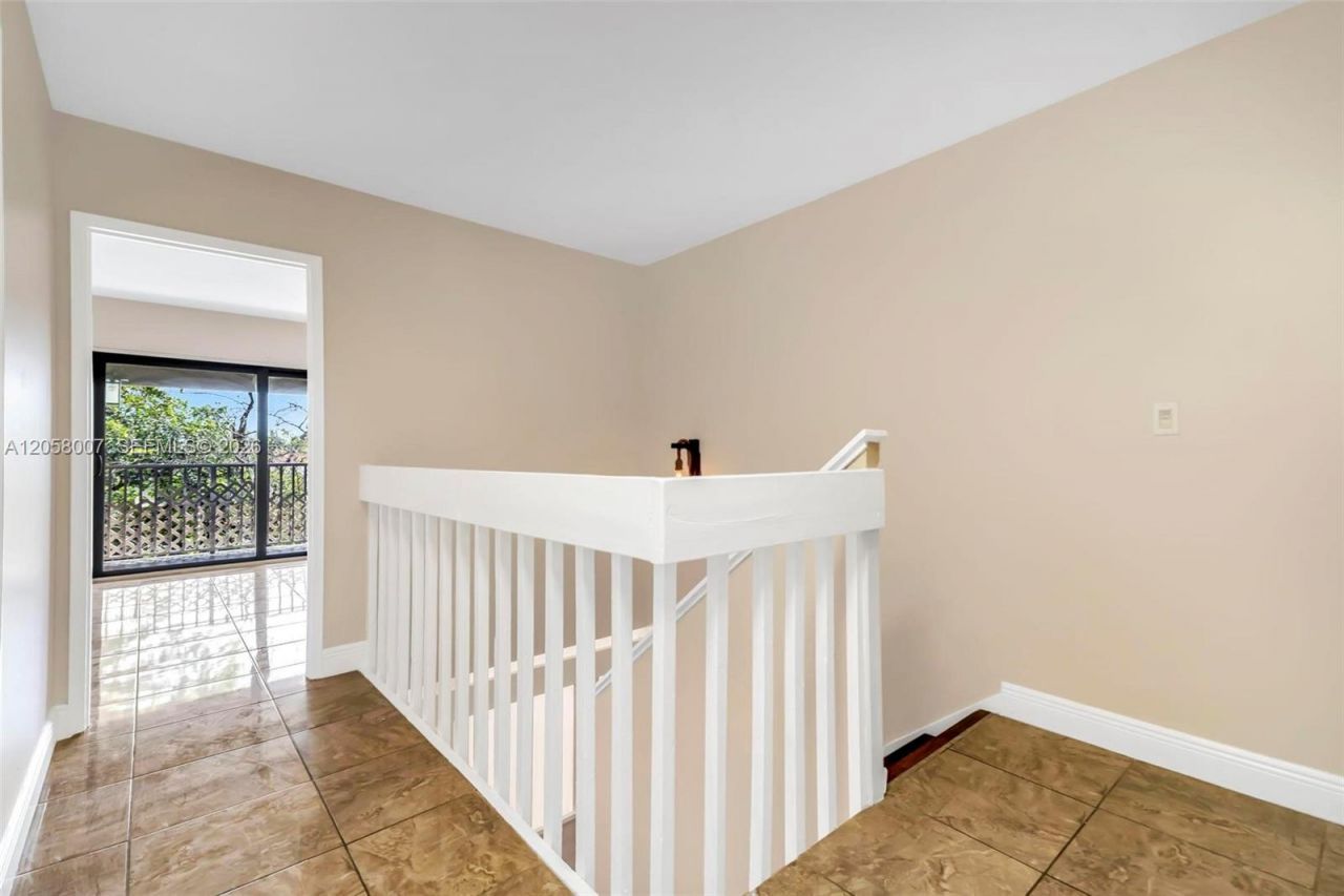 9937 NW 9th St Cir , Unit 12-19, Miami, FL 33172 Photo