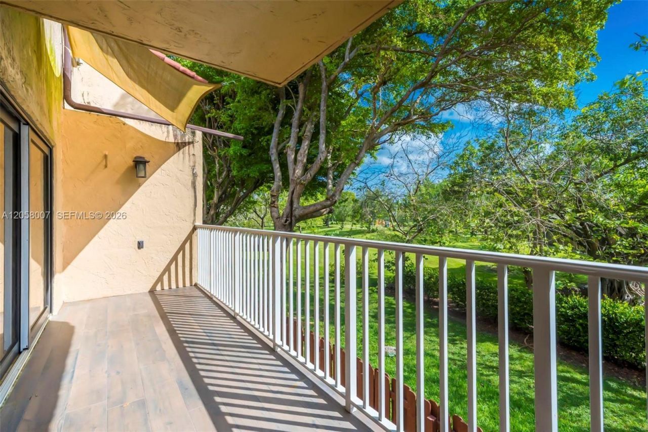 9937 NW 9th St Cir , Unit 12-19, Miami, FL 33172 Photo