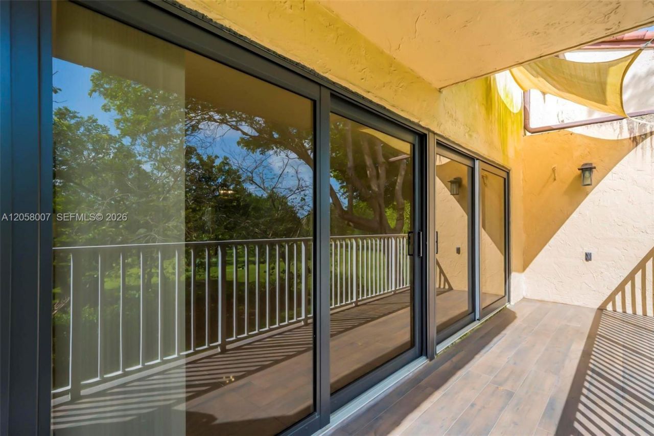 9937 NW 9th St Cir , Unit 12-19, Miami, FL 33172 Photo