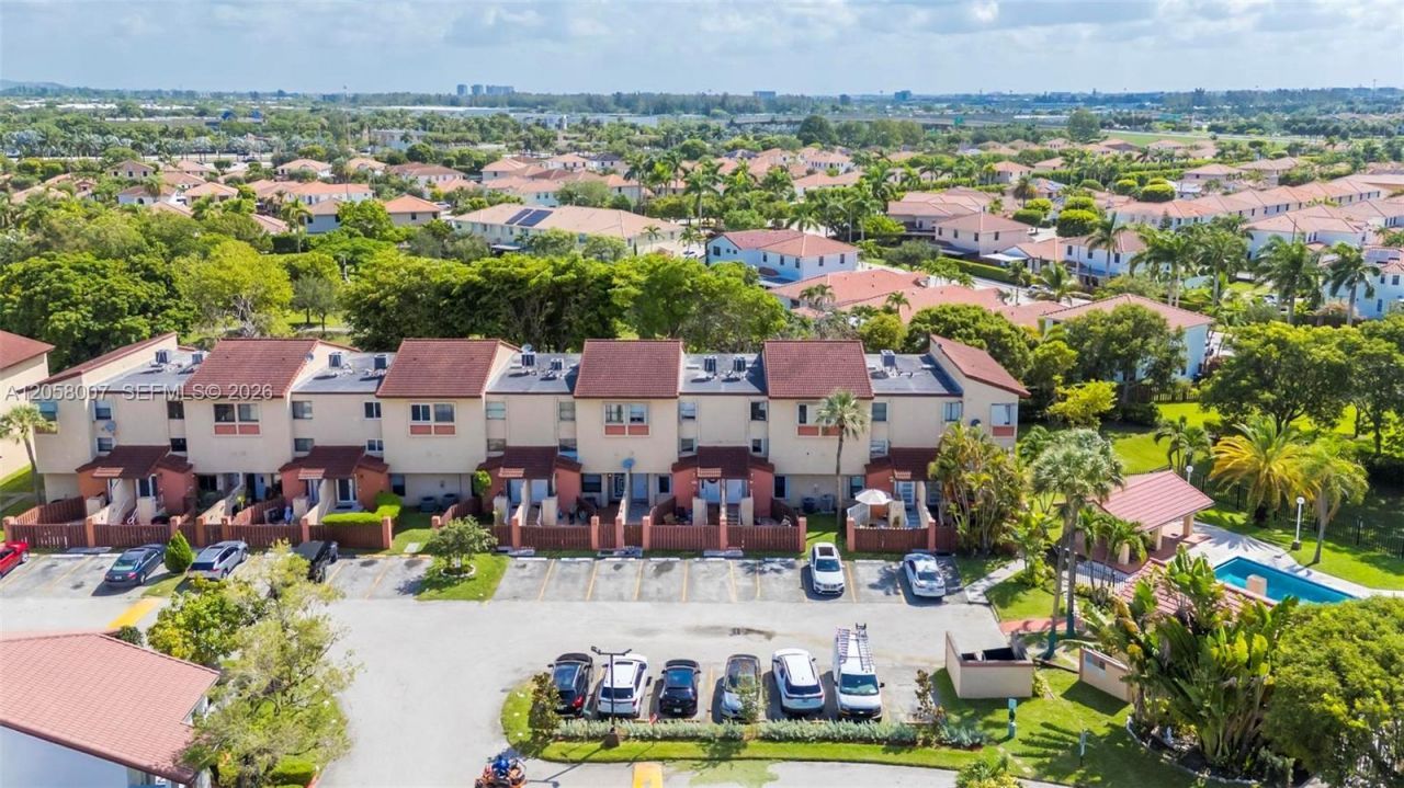 9937 NW 9th St Cir , Unit 12-19, Miami, FL 33172 Photo